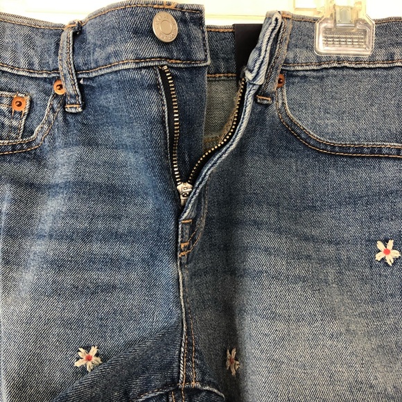 Gap Denim Size 27  Mid Rise 3” Short - Picture 6 of 8